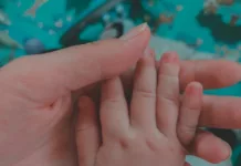 Бишкекте кош бойлуу аял патрулдук унаада төрөдү