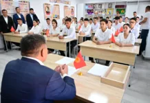Камчыбек Ташиев открыл новое здание школы в Джалал-Абаде