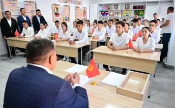 Камчыбек Ташиев открыл новое здание школы в Джалал-Абаде