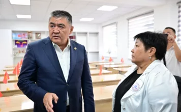 Камчыбек Ташиев призвал не брать на работу курящих и пьющих учителей