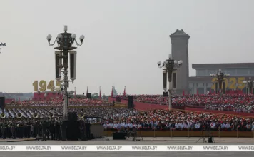 На площади Таньаньмэнь в Пекине прошёл торжественный военный парад
