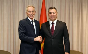 Садыр Жапаров Улуу Британиянын экс-премьер-министри Тони Блэр менен жолугушту