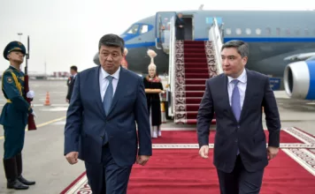 Казакстандын премьер-министри Олжас Бектенов Кыргызстанга келди