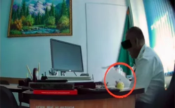 Задержан чиновник налоговой службы Бишкека при получении взятки