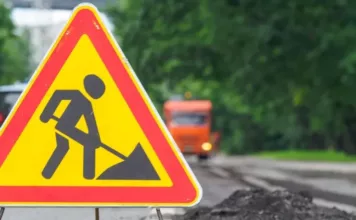 Улицу Турусбекова в Бишкеке частично перекрыли из-за замены участка теплотрассы