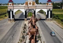 Садыр Жапаров Жалал-Абаддын атын Манас деп өзгөртүү боюнча мыйзамга кол койду