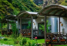 Бишкектин четиндеги эко-резорттун ээси мыйзамсыз курулуш боюнча кармалды