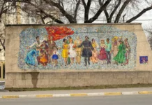 Депутат потребовал вернуть Бишкеку памятник эпохи, а то «гостям нечего показать»