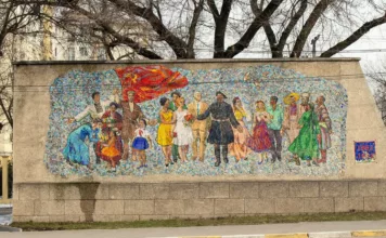 Депутат потребовал вернуть Бишкеку памятник эпохи, а то “гостям нечего показать”