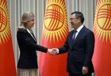 В Кыргызстан прибыли представители одной из самых богатых семей в мире — Ротшильдов. Садыр Жапаров принял их.