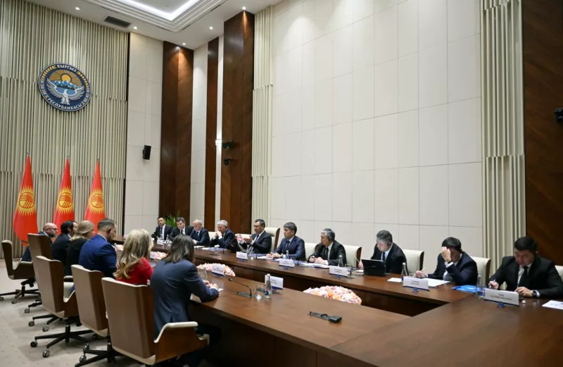 Photo 2025 09 11 16 30 21 в кыргызстан прибыли представители одной из самых богатых семей в мире — ротшильдов. Садыр жапаров принял их.