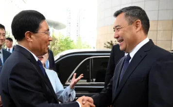 Садыр Жапаров Кытайга болгон иш сапарынын жүрүшүндө Пекин шаарына барды