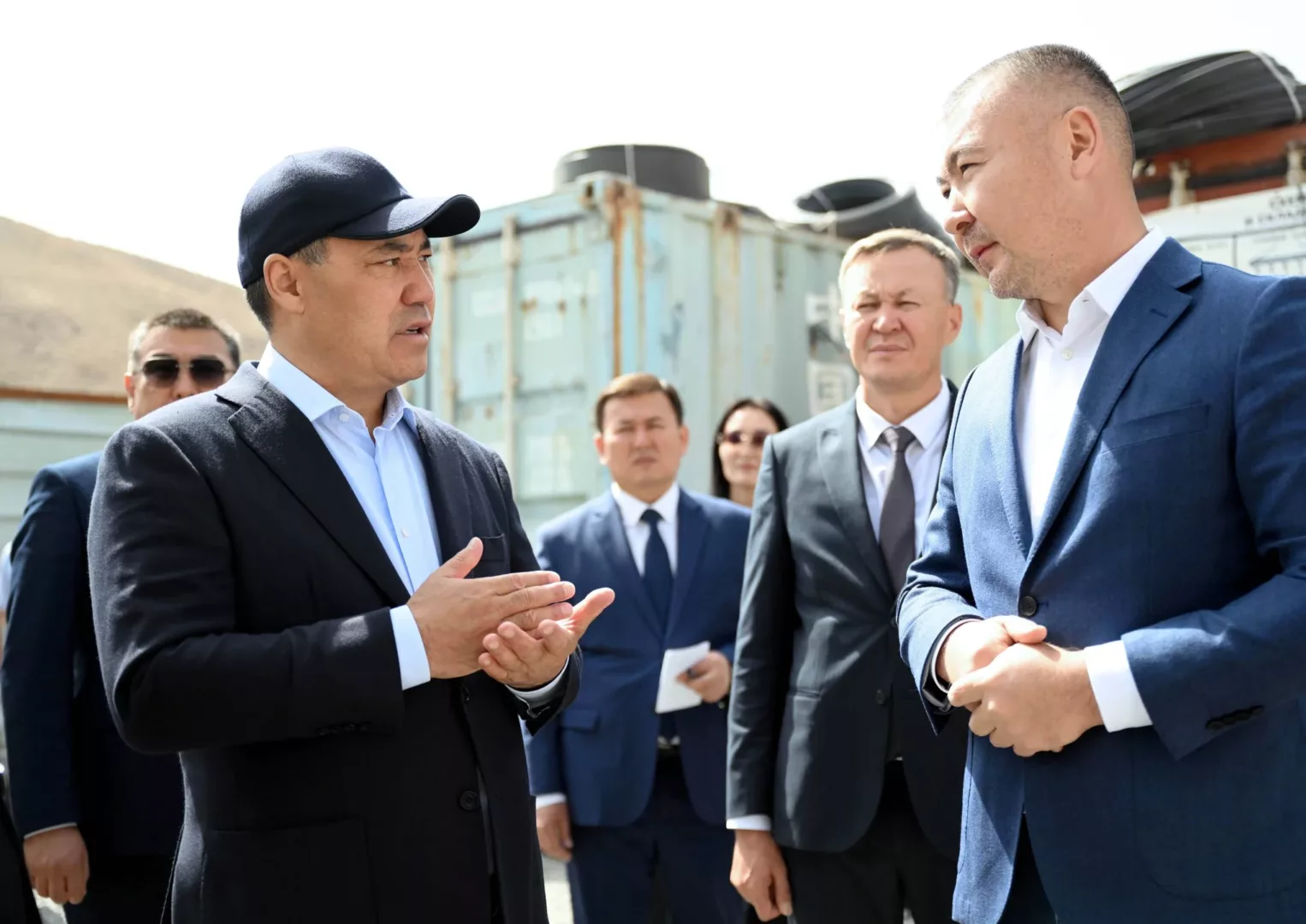 photo 53301047.max 2560x1440.format webp.jpegquality 90 Президент Нарында социалдык объектилердин жана жолдордун курулушу менен таанышты
