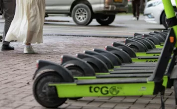 В Бишкеке определят зоны, где можно будет оставлять электросамокаты