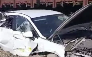 Близ Бишкека произошло страшное ДТП — автомобиль столкнулся с поездом