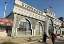 В Оше вывески с названиями кафе, ресторанов и предприятий теперь будут на кыргызском языке — такое поручение дал мэр южной столицы