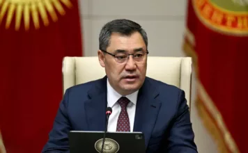 Садыр Жапаров выразил соболезнования семьям погибших в результате трагедий в Оше и Новопокровке