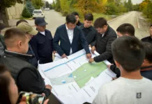 Как проходит реконструкция парка имени Ататюрка, проверил мэр Бишкека