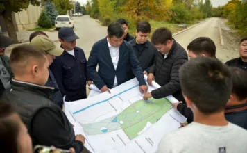 Как проходит реконструкция парка имени Ататюрка, проверил мэр Бишкека