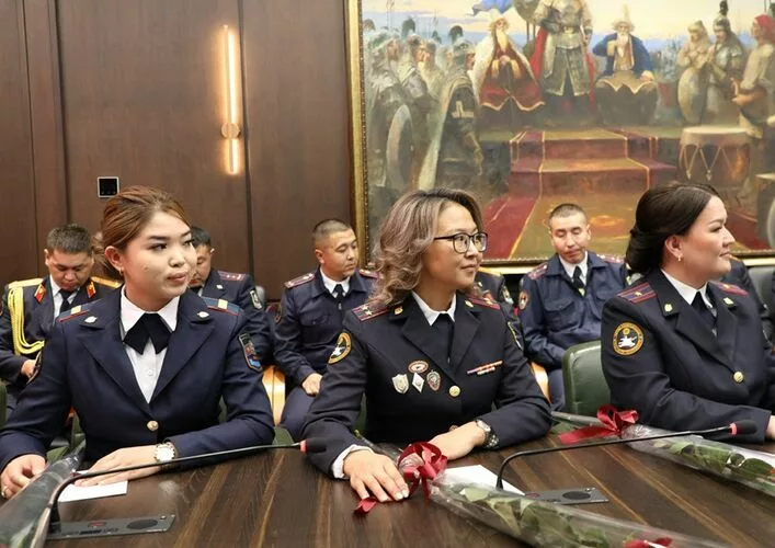 406095 w h500 1761735848 r камчыбек ташиев поздравил сотрудников милиции с профессиональным праздником