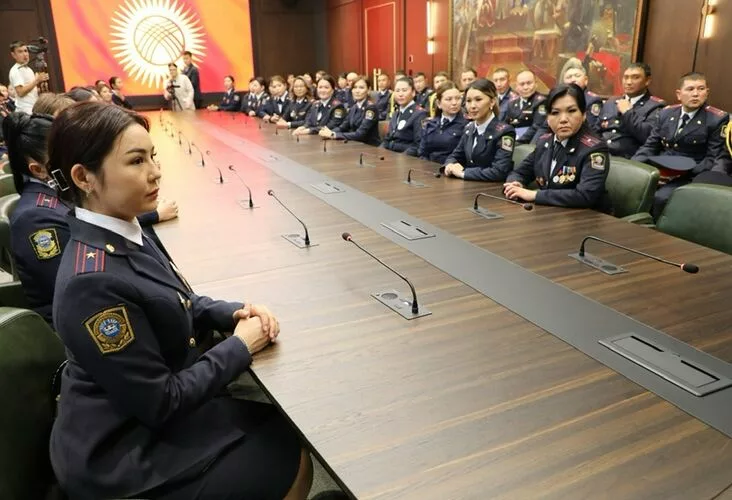406096 w h500 1761735848 r kopiya камчыбек ташиев поздравил сотрудников милиции с профессиональным праздником