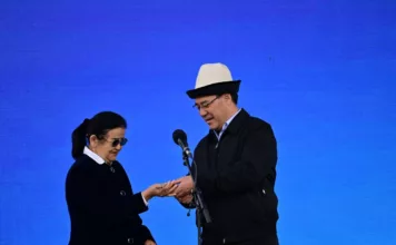 Садыр Жапаров открыл ипотечный ЖК «Асман Резиденс-4» в Сузаке