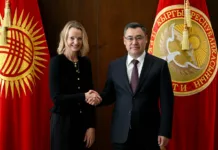 Садыр Жапаров встретился с директором по маркетингу компании Binance