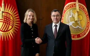 Садыр Жапаров встретился с директором по маркетингу компании Binance