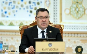 Садыр Жапаров принял верительные грамоты от послов ряда стран