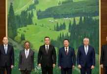 Садыр Жапаров принял секретарей Совбезов стран ЦА и советника по нацбезопасности Индии