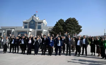 Сотрудники администрации президента приняли участие в акции «23 минуты в поддержку снежного барса»