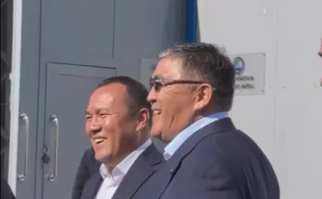 Мэр Манаса хотел уйти в отставку, но глава ГКНБ не отпустил его