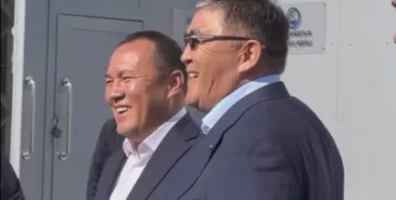 Мэр Манаса хотел уйти в отставку, но глава ГКНБ не отпустил его Главная