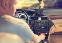 Бишкекте кыз «Унаа» мекемесинин экзаменатору зордуктаганын айтып чыкты