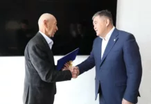 Камчыбек Ташиев Хабибилла Азиреткуловго Бишкектен 2 бөлмөлүү батир тапшырды