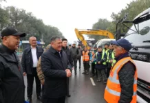 Камчыбек Ташиев Токмок шаарына атайын техникаларды тапшырды