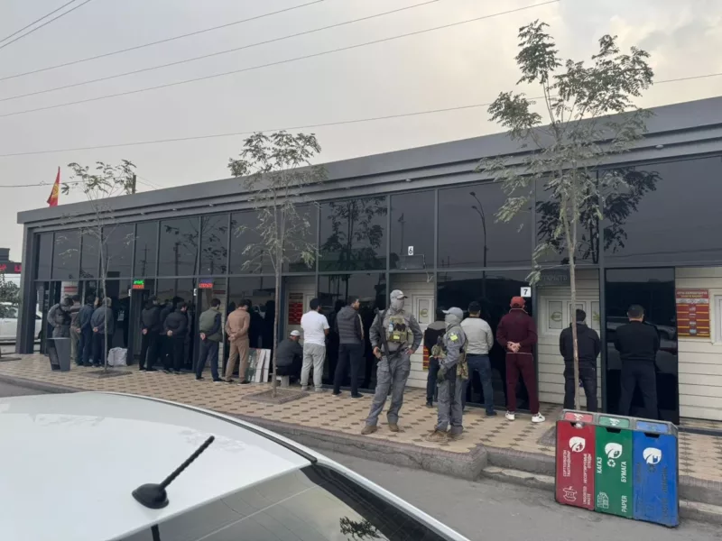 Whatsapp image zdsqsaw. Max 2560x1440. Format webp. Jpegquality 90 на кпп «достук» пресечена деятельность незаконно функционирующих обменок