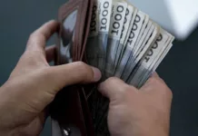 Средняя зарплата в Кыргызстане превысила 42,6 тысяч сомов