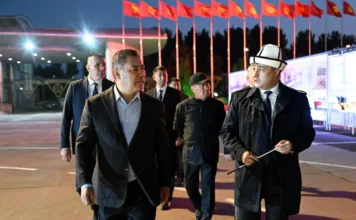 Садыр Жапаров ознакомился с ходом реконструкции и расширения аэропорта “Манас”