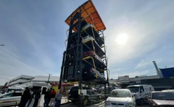 На Аламединском рынке заработала роторная парковка, в Бишкеке она вторая