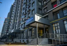 В Бишкеке открыли обещанную школу на первом этаже госипотечного дома «Мурас»