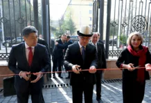 В Кыргызстане построили хранилище, в котором можно разместить до 1 тыс тонн золота, заявил президент