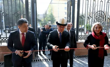 В Кыргызстане построили хранилище, в котором можно разместить до 1 тыс тонн золота, заявил президент