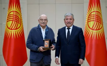 Никита Михалков награждён орденом «Достук»