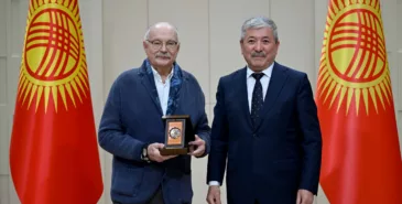 Никита Михалков награждён орденом «Достук» Главная