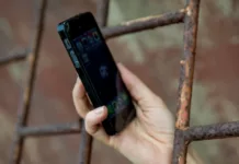 В Кыргызстане ужесточили ответственность за передачу телефонов заключенным