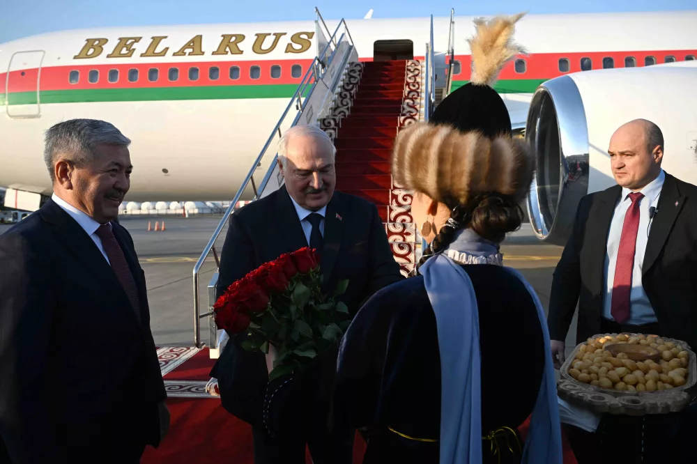 2025 11 26 17 37 03 291438 В Кыргызстан прибыл Александр Лукашенко