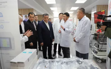 Камчыбек Ташиев передал детскому медцентру оборудование на 35 миллионов сомов