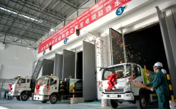 Для нового мусороперерабатывающего завода не хватает отходов из Бишкека, сообщил Садыр Жапаров.