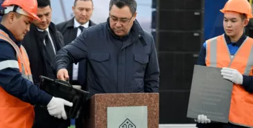 Президент дал старт масштабному проекту строительства городка «Алтай» в Бишкеке Главная